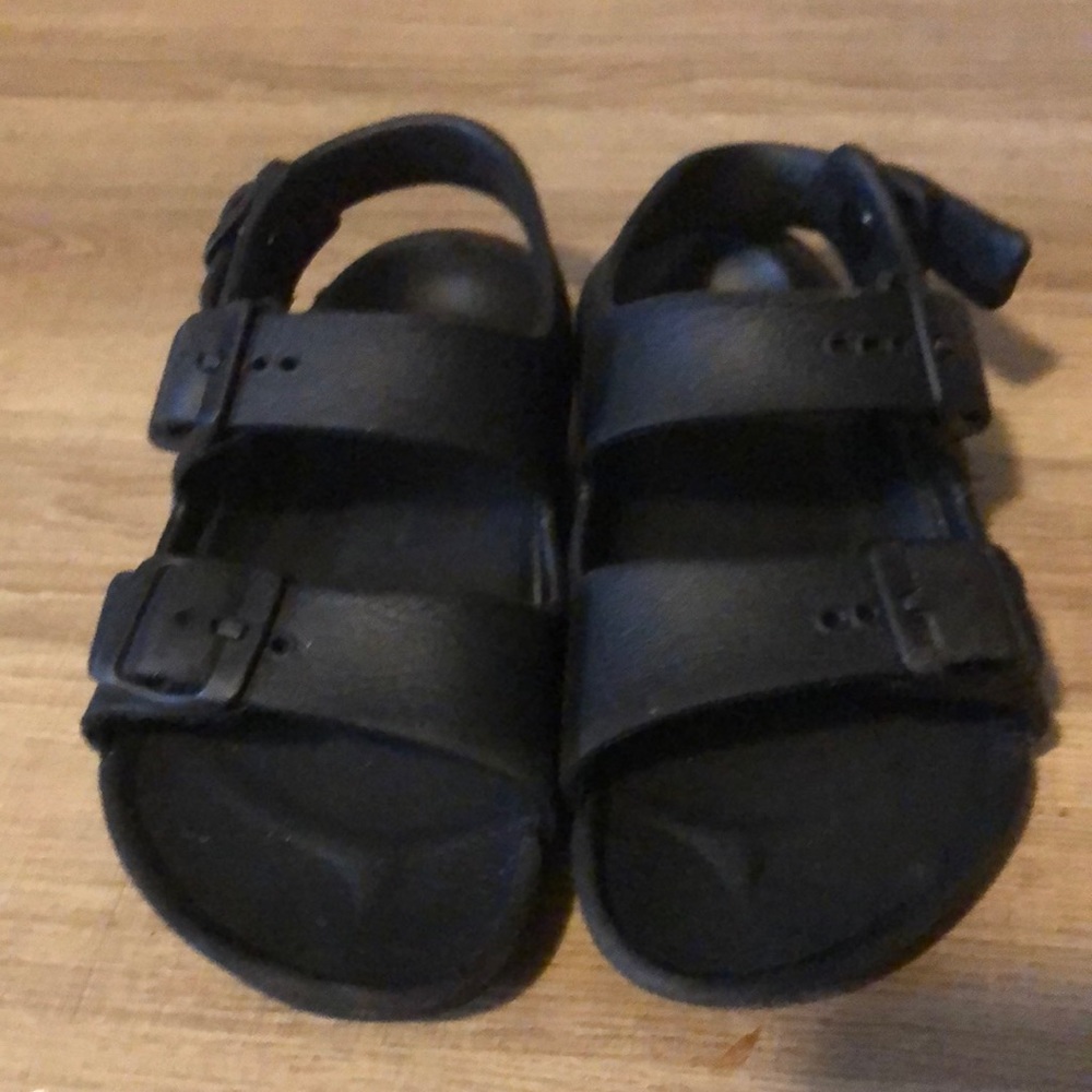Kids black Birkenstock gently used size 29